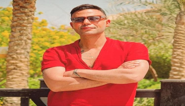 محمد إمام يعلن عن فيلمه الكوميدي الجديد 'صقر وكناريا' ويدعو للانتظار