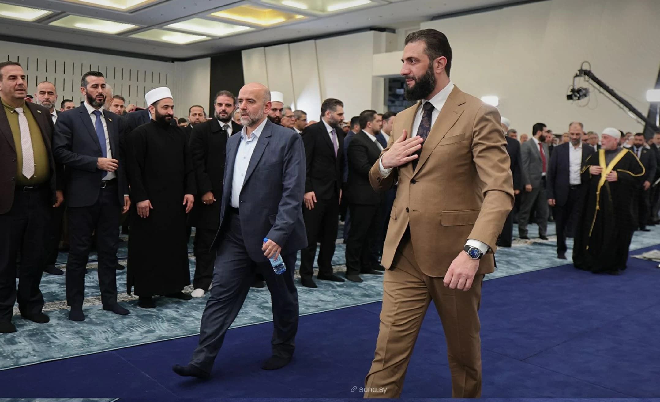 الشرع: ننأى بسورية عن النزاع الجاري